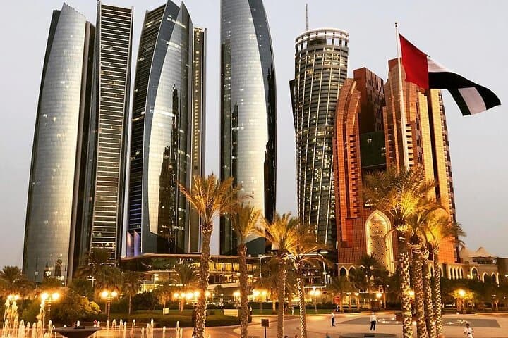 Private Abu Dhabi Tour of Grand mosque,Louvre museum,Etihad Tower & Qasr Alwatan