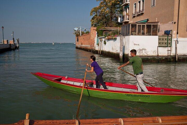 Learn to Row in the Venice Canals