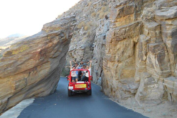 Indian Canyons Hiking Tour by Jeep from Palm Desert