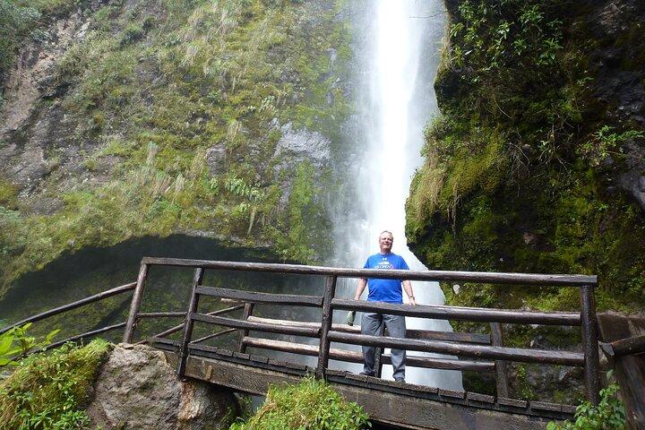 El Chorro waterfalls and Busa lake tour from Cuenca