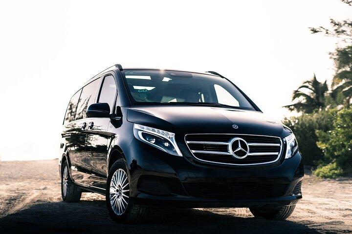 Transfer in Luxury Mercedes Benz Minivan