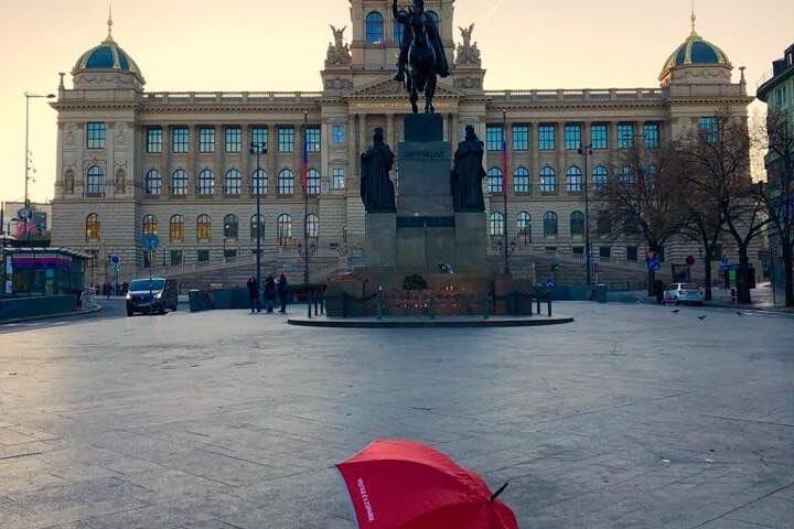 Prague Castle in Spanish, includes tickets and private transport to the Castle