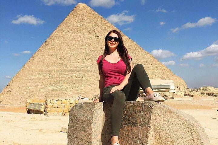 Half day Guided Tour to Giza Pyramids and Sphinx
