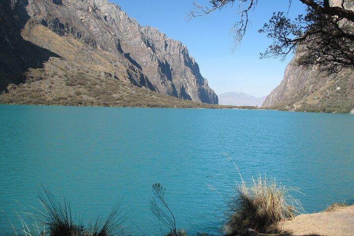Full-Day Llanganuco Lakes Private Tour from Huaraz