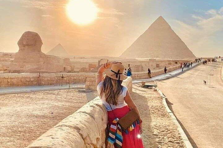 guided tour to the Pyramids of Giza with a camel riding