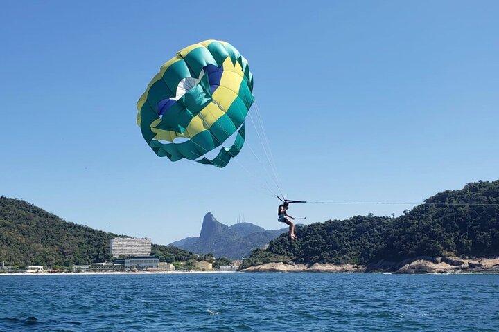 Speedboat Tour with Parasailing in Rio de Janeiro
