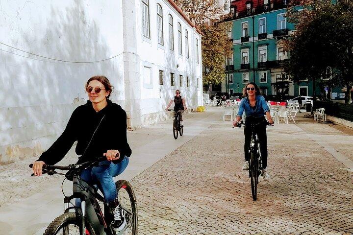 7 Hills and 14 Viewpoints - Lisbon E-Bike Tour