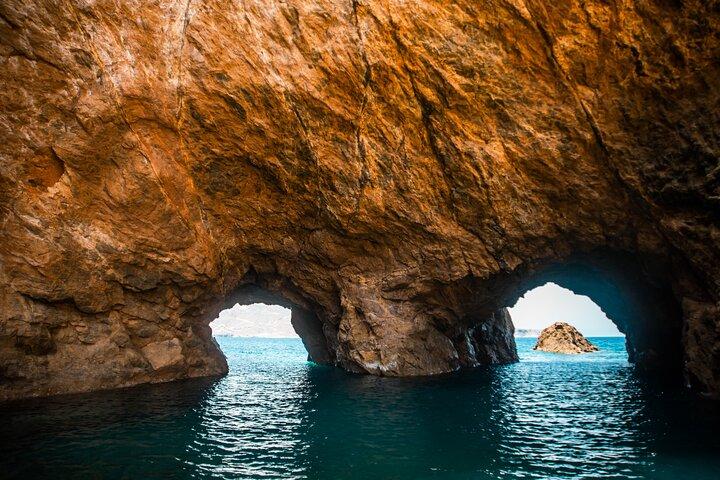 Mykonos Private cruise in south beaches, caves and Dragon island