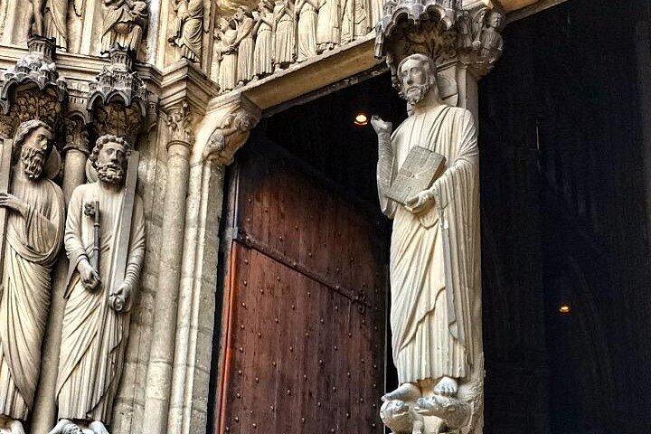 Chartres Cathedral Private Car Tour (5h) Driver & Guide