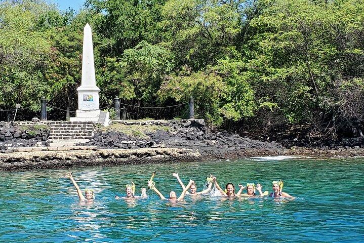 Deluxe Snorkeling Trip to Captain Cook Monument