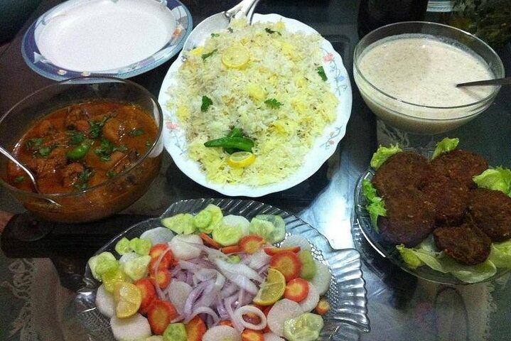 Lahore's Complete Night Food Tour: Local Culinary Experience