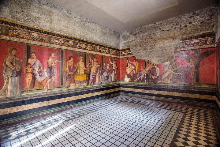 Small-Group Tour in Pompeii with a Real Archeologist, ticket included