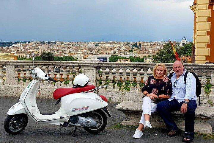 Rome Vespa Primavera 125 cc Rental - 72 Hours Rental