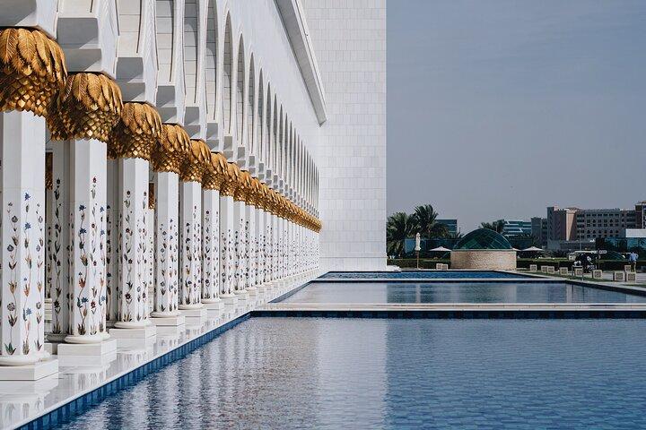 Semi-Private Abu Dhabi Guided Cultural Tour with Lunch