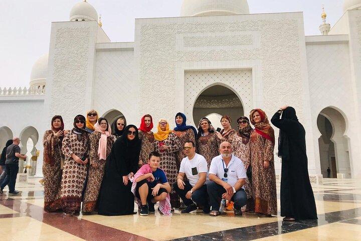 Semi-Private Abu Dhabi Guided Cultural Tour with Lunch