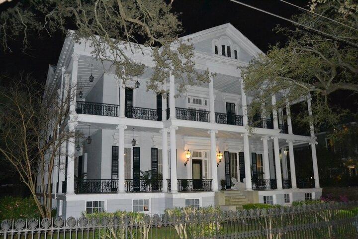 Garden District and Gates of Lafayette Cemetery Walking Tour