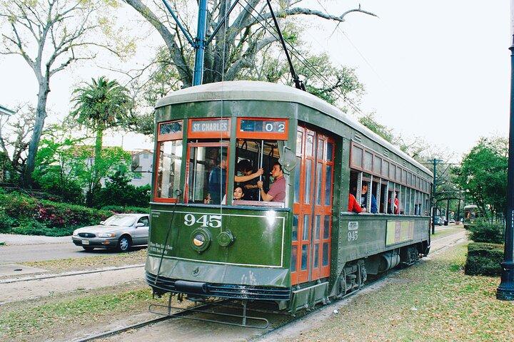 Garden District and Gates of Lafayette Cemetery Walking Tour