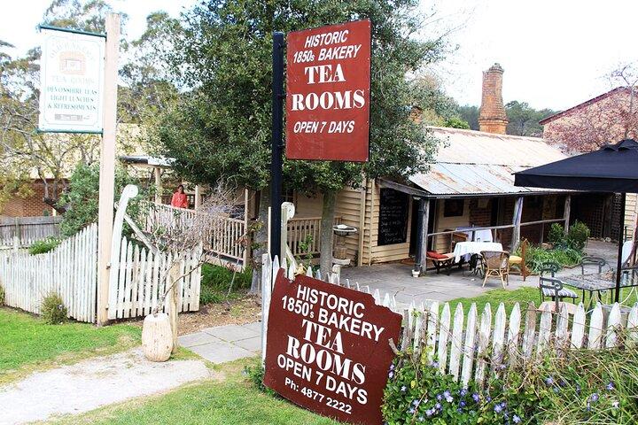 Southern Highlands Private Tour with Wine, Waterfall and Garden