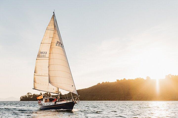 Classical Sailing - Māori Rock Carvings -Taupo Sailing Adventures
