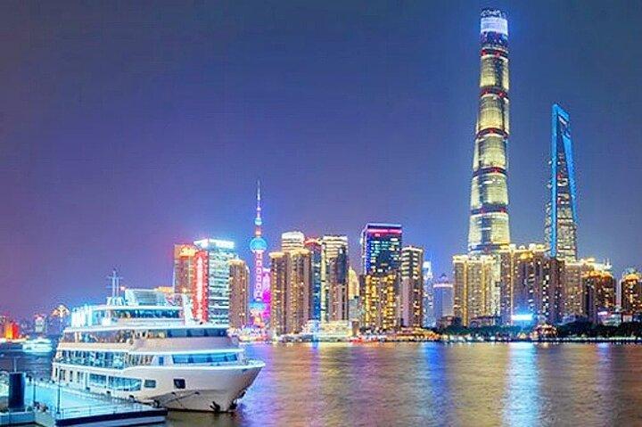 Shanghai Evening Tour: Huangpu River Cruise and Street Food