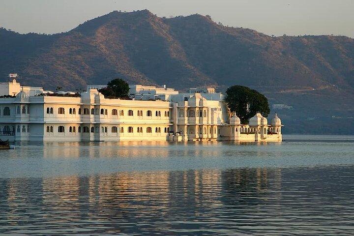 Crystal Gallery, Lake Pichola & Dinner at Jag Mandir Palace - Udaipur