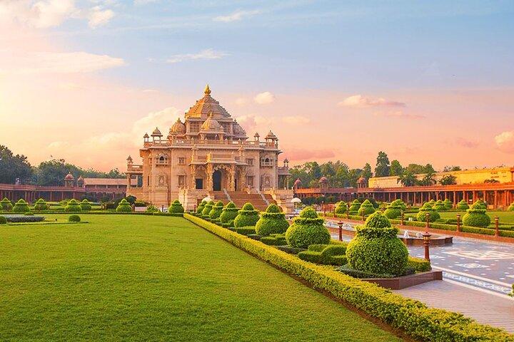 Explore Ahmedabad Spiritual Sites - A Private Tour with Akshardham Temple& Lunch