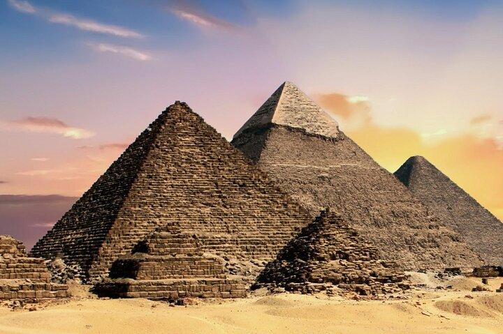 Giza Pyramids, Sakkara and Memphis Day Tour