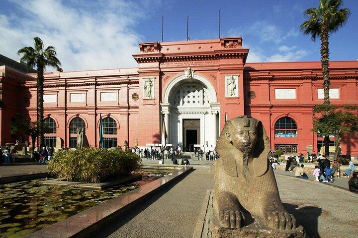 Private Cairo Pyramids and Museum Tour with Shopping in Bazaar