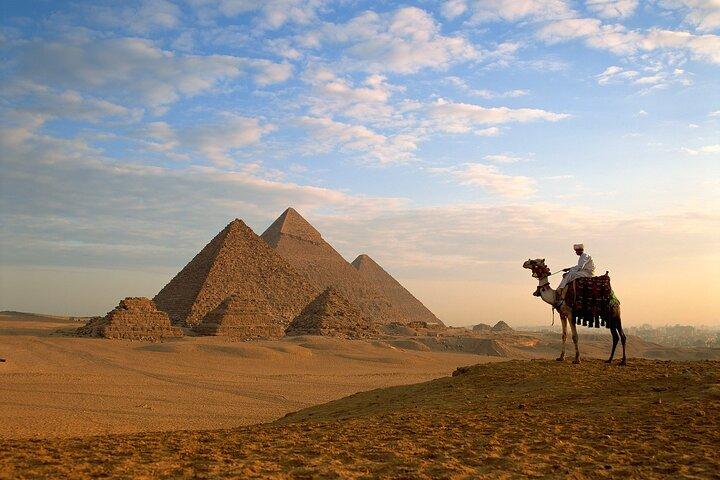 Private Cairo Pyramids and Museum Tour with Shopping in Bazaar
