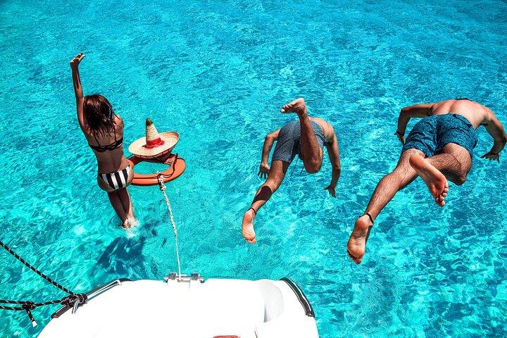 Tour Catamaran Isla Mujeres With Open Bar