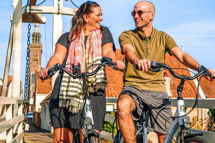 Volendam: E-bike rental with suggested countryside- and fisherman village route