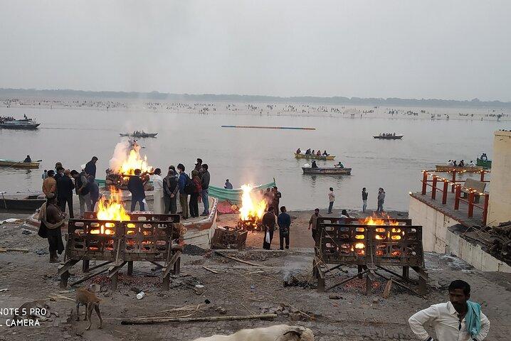 Varanasi Tour: Boat Ride, Sarnath, Ghats, Old City Walk & Aarti