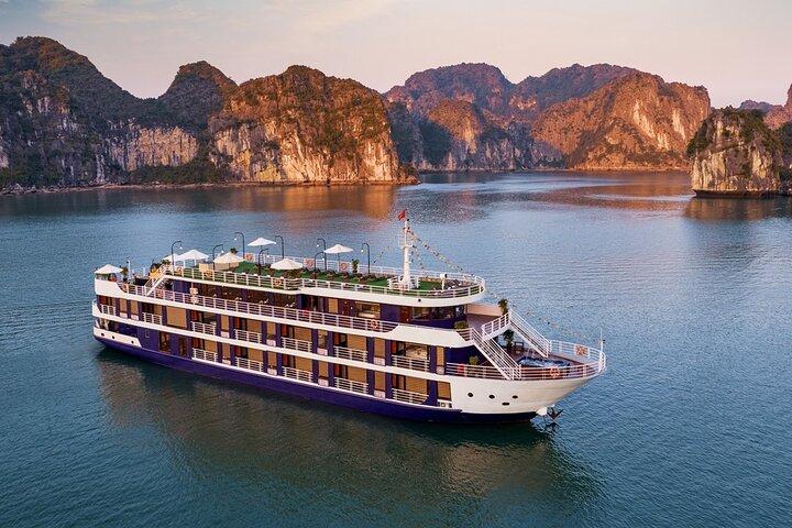 Lan Ha bay luxury cruise 2D/1N: Kayaking, Swimming & full meals, pristine bay