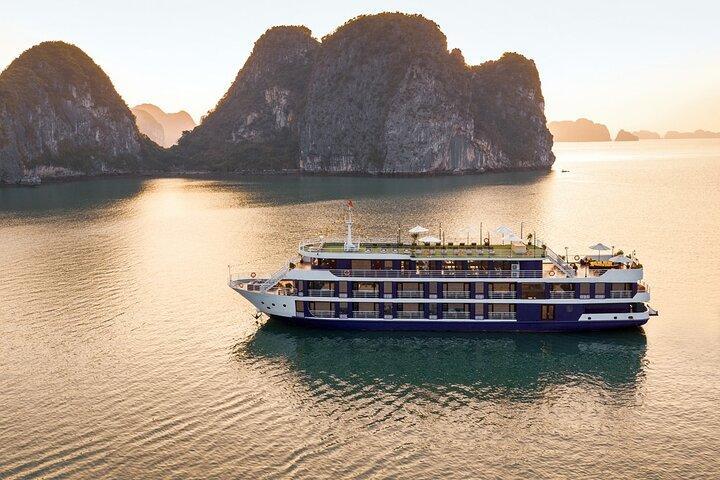 Lan Ha bay luxury cruise 2D/1N: Kayaking, swimming at the pristine places, meals