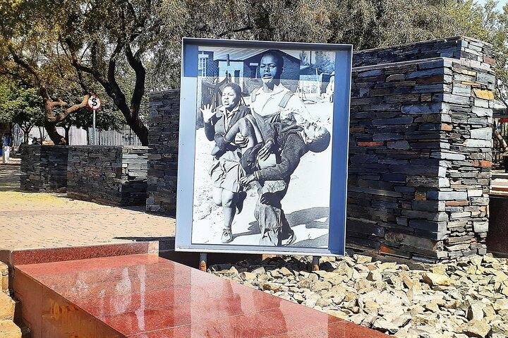 Pretoria,Johannesburg,soweto & Apartheid Museum tour