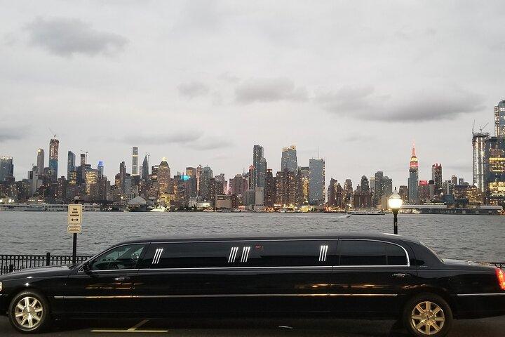 Newark (EWR) Airport Stretch Limo Service To NYC