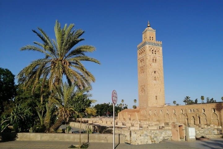 "Exclusive Departures: Marrakesh Hotels to Menara Airport"