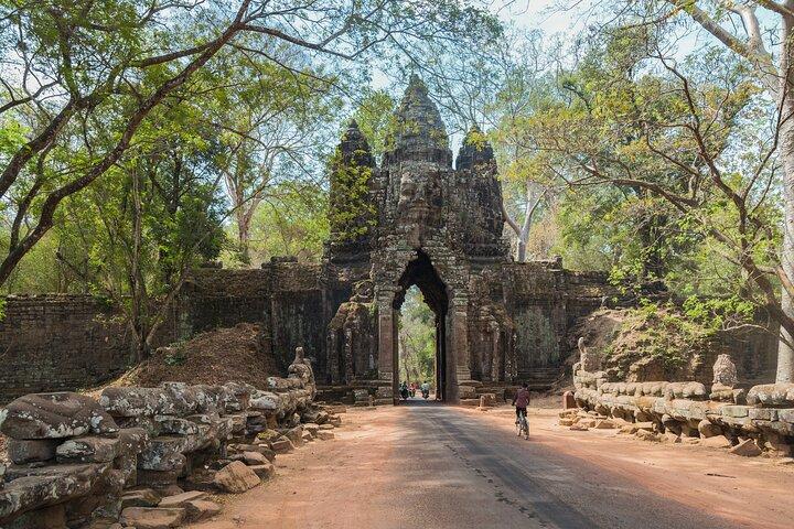 1-Day Private Angkor Temple Tour by Tuk Tuk from Siem Reap