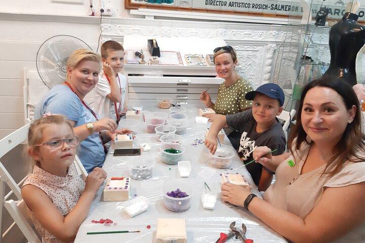 Guided Gaudí Mosaic Class for Adults and Kids in Barcelona 1 Hr