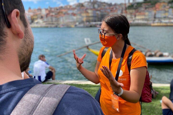 Wine Tasting with Tapas Walking Tour in Porto