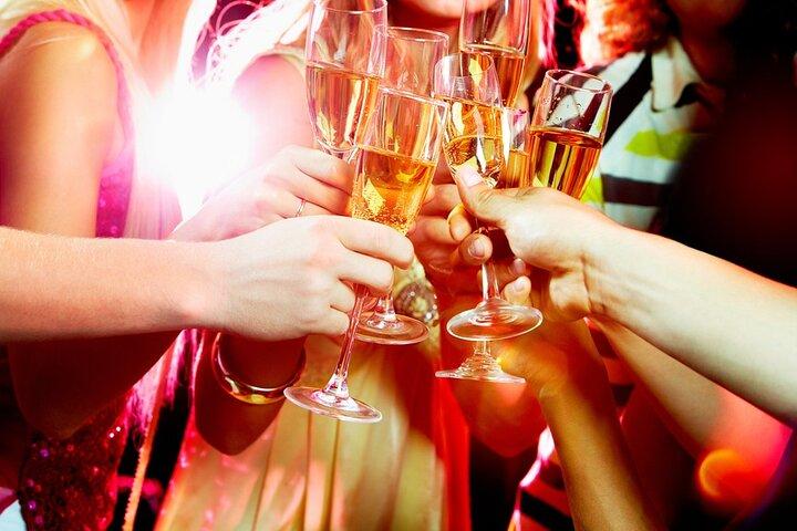 Private 2-Hour Limo Tour of Las Vegas with Champagne