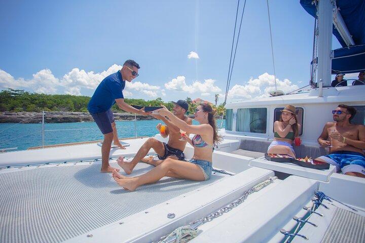 Half-Day Luxury Sailing Experience in Tulum with Open Bar