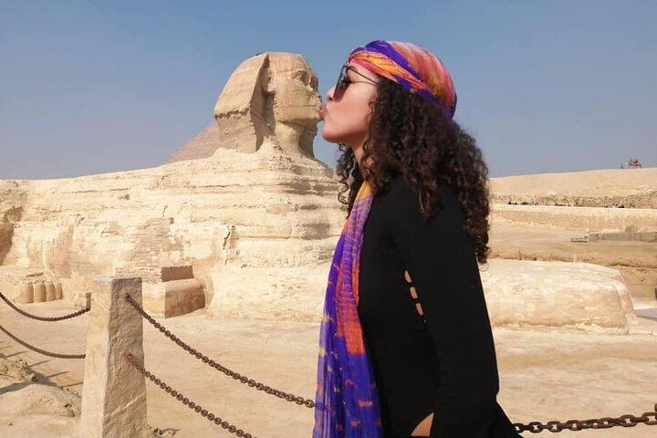 Private Giza Pyramids, Sphinx and Egyptian Museum Tour with Female Guide