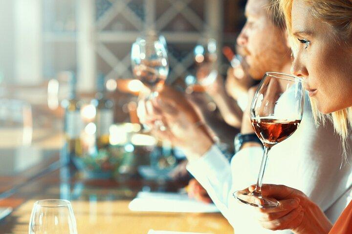 Full-Day Wine Tasting Tour in Auckland with 3-Course Vineyard Lunch