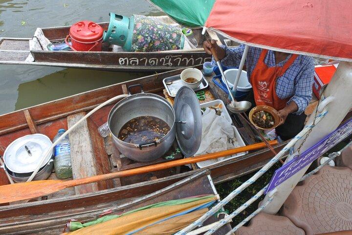 From Bangkok : Thaka Floating Market