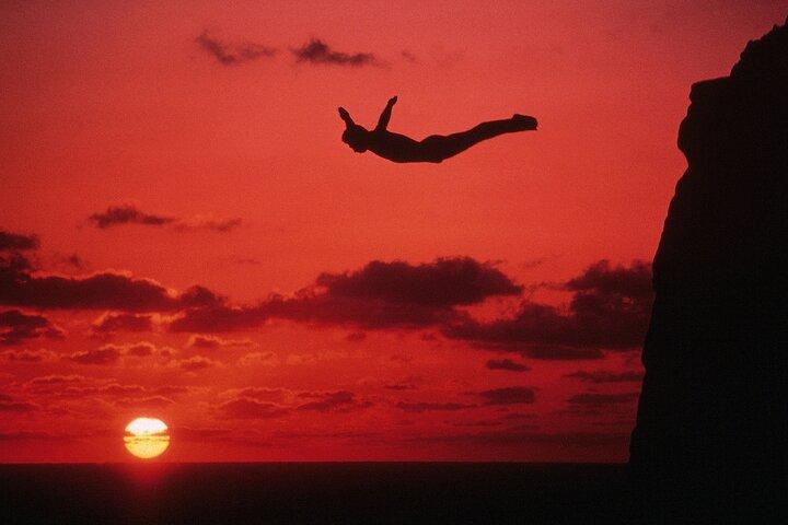 DeLuxe Cliff Divers Dinner + Sunset & City Tour