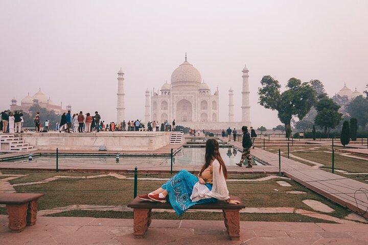 Sunrise Taj Mahal Tour with Agra Fort and Fatehpur Sikri