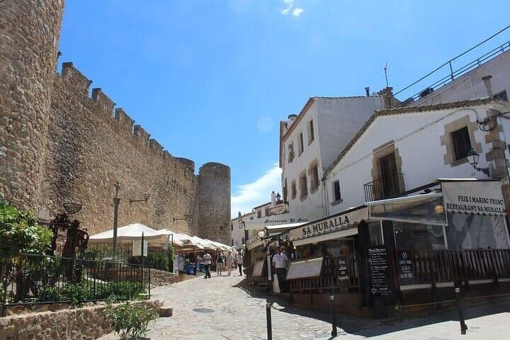 Visit Tossa De Mar and Girona for 8 Hours from Barcelona
