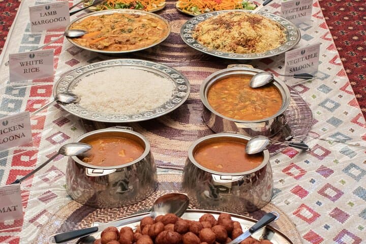 Authentic Emirati Cultural Meal and Talk in Old Dubai