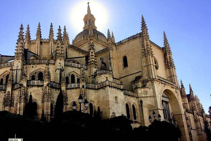 Segovia with Winery & Tasting Small Group Tour from Madrid